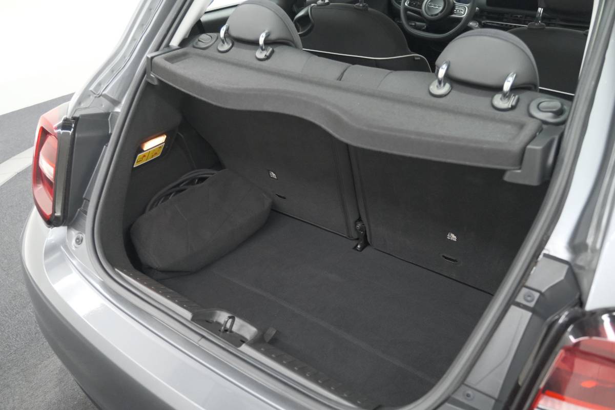 Fiat 500 Fiat 500 Urban 42 kWh | SOH 97.6% | 3 Fase Laadfunctie | Camera | Apple Carplay | Parkeersensoren