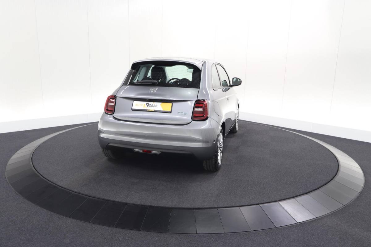 Fiat 500 Fiat 500 Urban 42 kWh | SOH 97.6% | 3 Fase Laadfunctie | Camera | Apple Carplay | Parkeersensoren