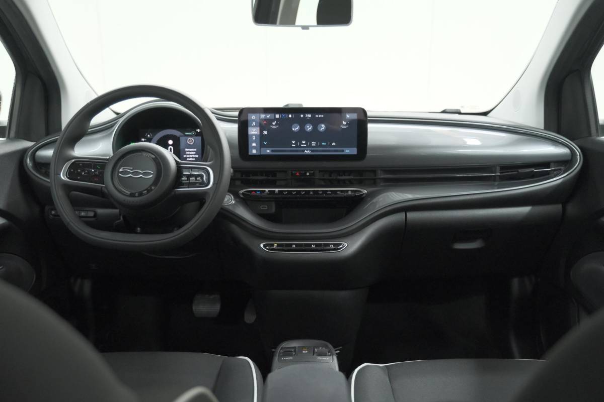 Fiat 500 Fiat 500 Urban 42 kWh | SOH 97.6% | 3 Fase Laadfunctie | Camera | Apple Carplay | Parkeersensoren
