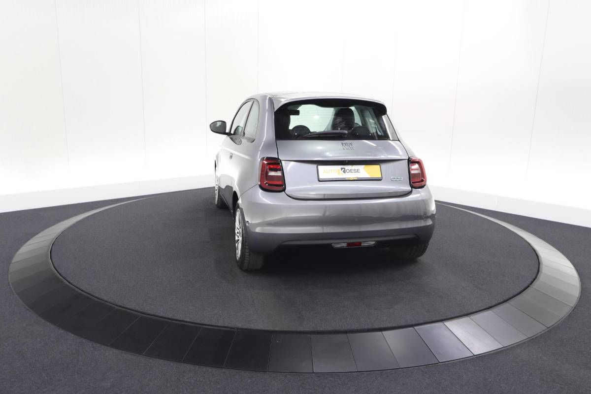 Fiat 500 Fiat 500 Urban 42 kWh | SOH 97.6% | 3 Fase Laadfunctie | Camera | Apple Carplay | Parkeersensoren