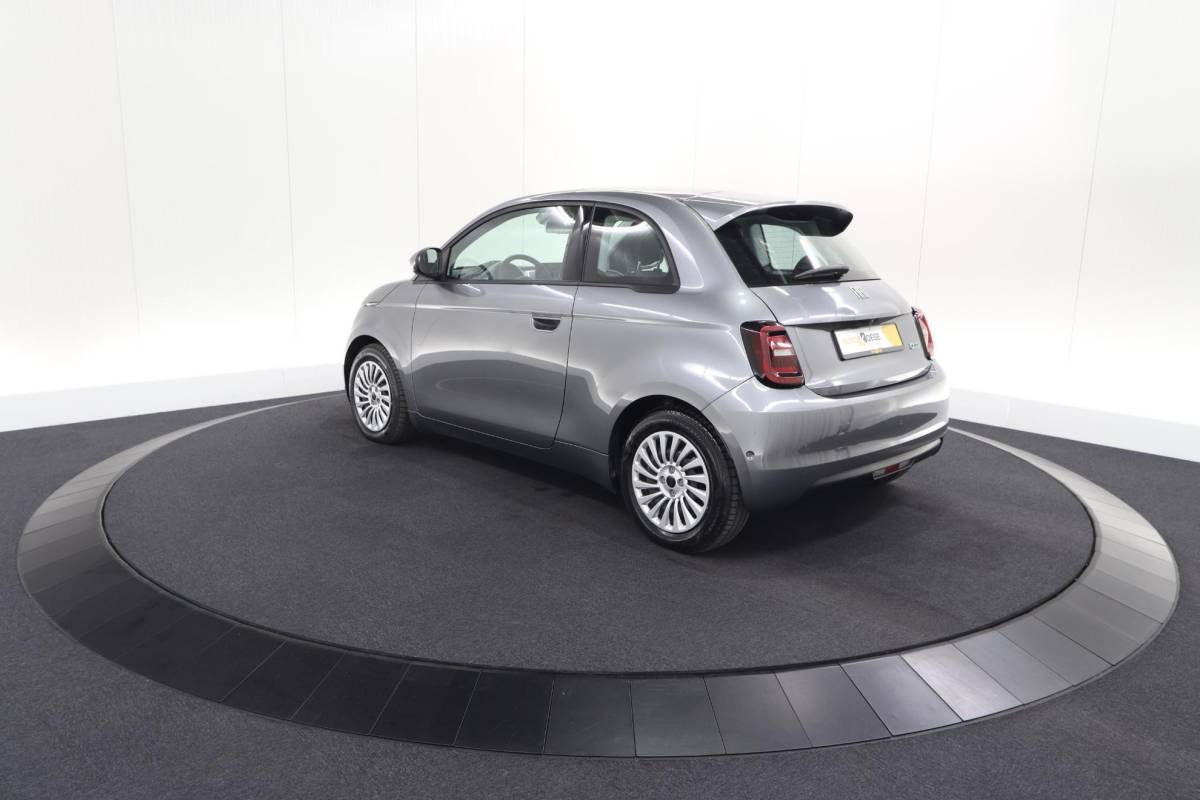 Fiat 500 Fiat 500 Urban 42 kWh | SOH 97.6% | 3 Fase Laadfunctie | Camera | Apple Carplay | Parkeersensoren
