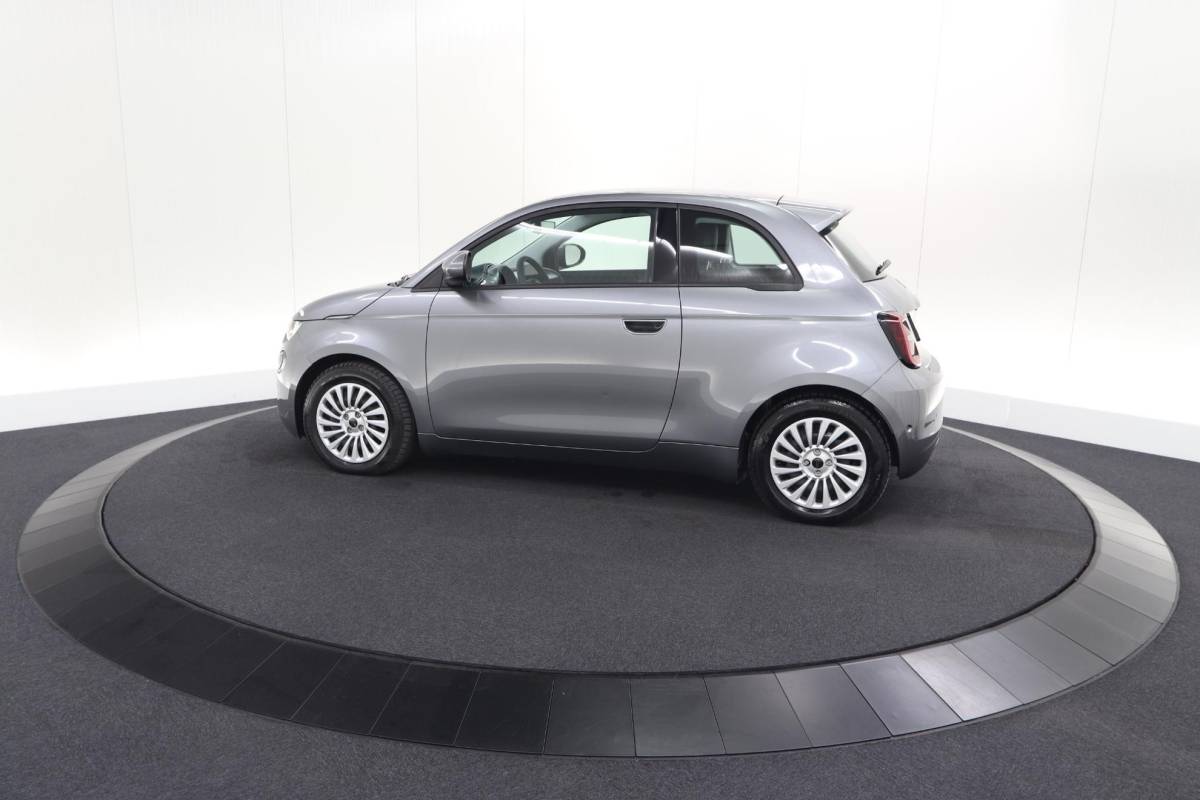 Fiat 500 Fiat 500 Urban 42 kWh | SOH 97.6% | 3 Fase Laadfunctie | Camera | Apple Carplay | Parkeersensoren