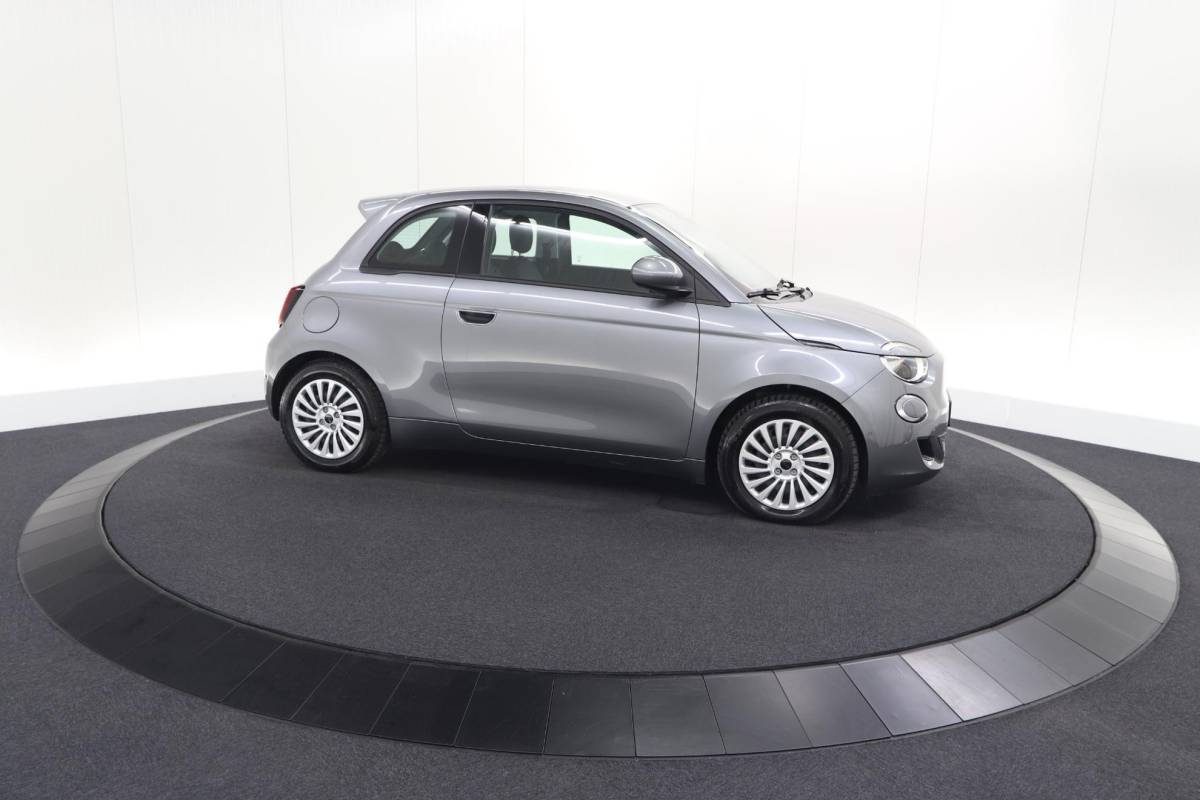 Fiat 500 Fiat 500 Urban 42 kWh | SOH 97.6% | 3 Fase Laadfunctie | Camera | Apple Carplay | Parkeersensoren