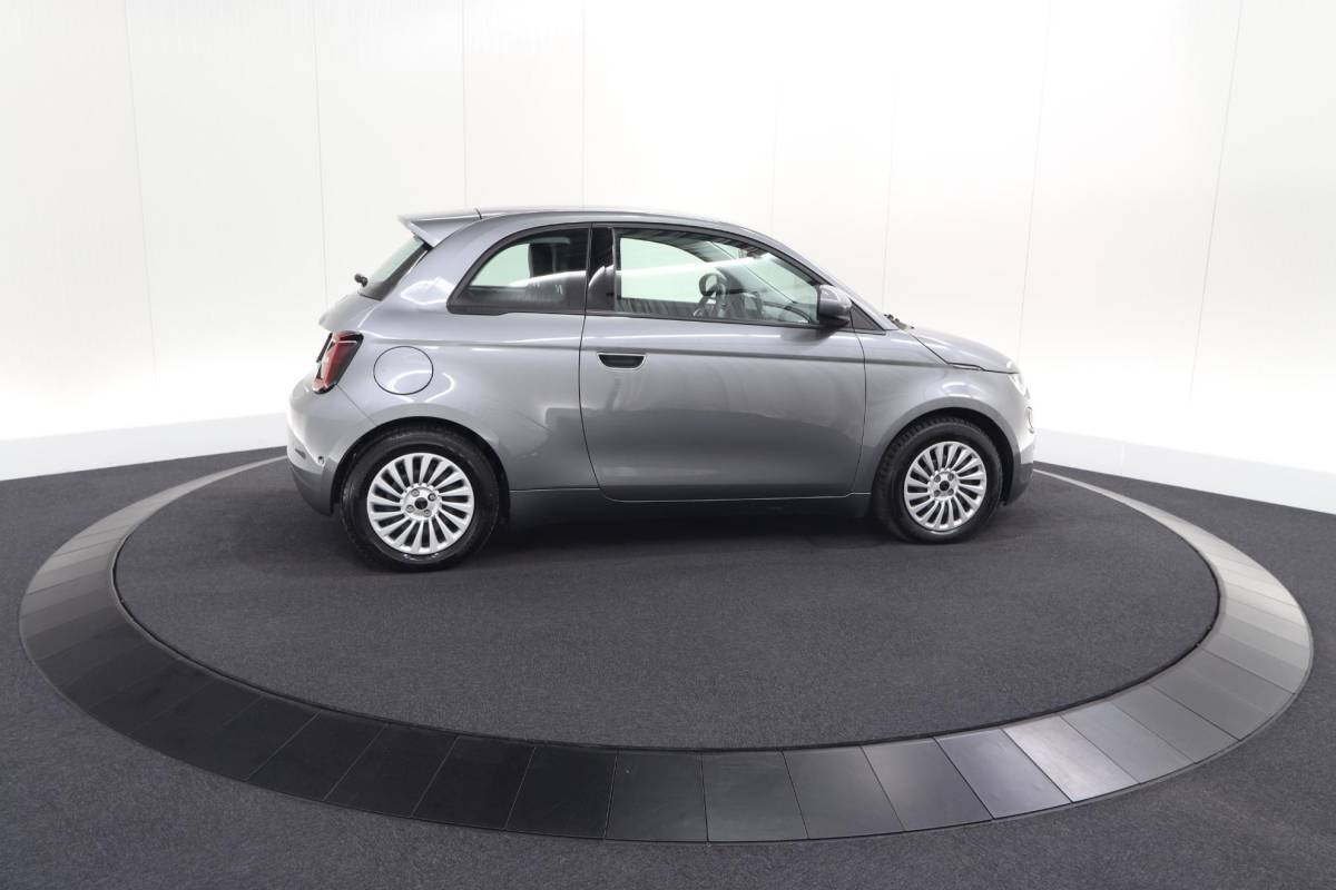 Fiat 500 Fiat 500 Urban 42 kWh | SOH 97.6% | 3 Fase Laadfunctie | Camera | Apple Carplay | Parkeersensoren