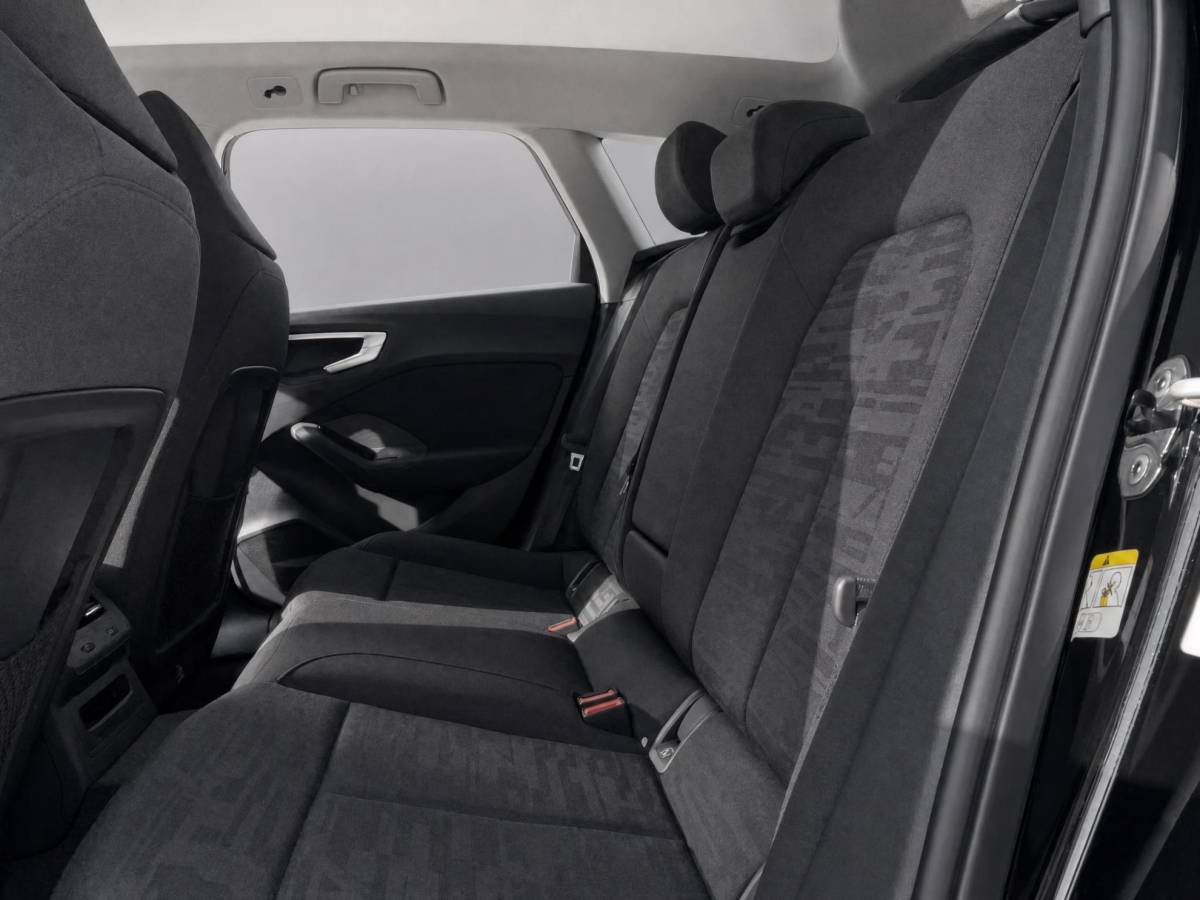 Audi A5 Audi A5 Avant 2.0 299pk S-tronic e-hybrid Quattro Advanced · Camera · Wegklapbare Trekhaak · Stoelverwarming · Apple/Android Car Play · 18” Inch · Garantie t/m 18-11-2029 of 100.000km