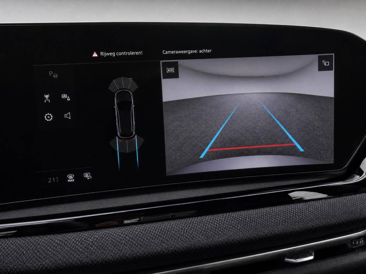 Audi A5 Audi A5 Avant 2.0 299pk S-tronic e-hybrid Quattro Advanced · Camera · Wegklapbare Trekhaak · Stoelverwarming · Apple/Android Car Play · 18” Inch · Garantie t/m 18-11-2029 of 100.000km