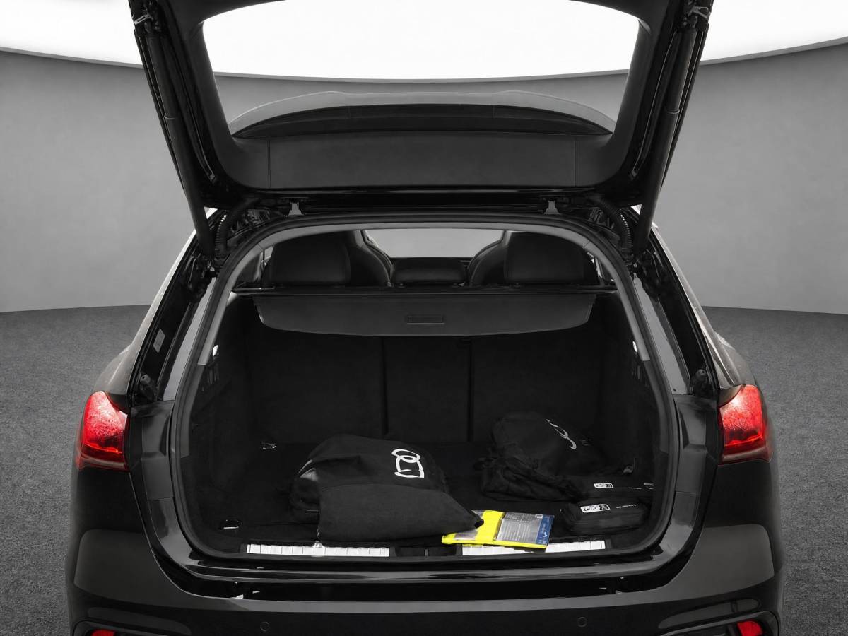 Audi A5 Audi A5 Avant 2.0 299pk S-tronic e-hybrid Quattro Advanced · Camera · Wegklapbare Trekhaak · Stoelverwarming · Apple/Android Car Play · 18” Inch · Garantie t/m 18-11-2029 of 100.000km