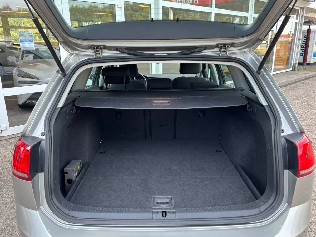 Volkswagen Golf Volkswagen Golf Variant 1.2 105PK TSI Comfortline | PDC V+A | Clima | Cruise | Navi | Orig. NL | NAP |