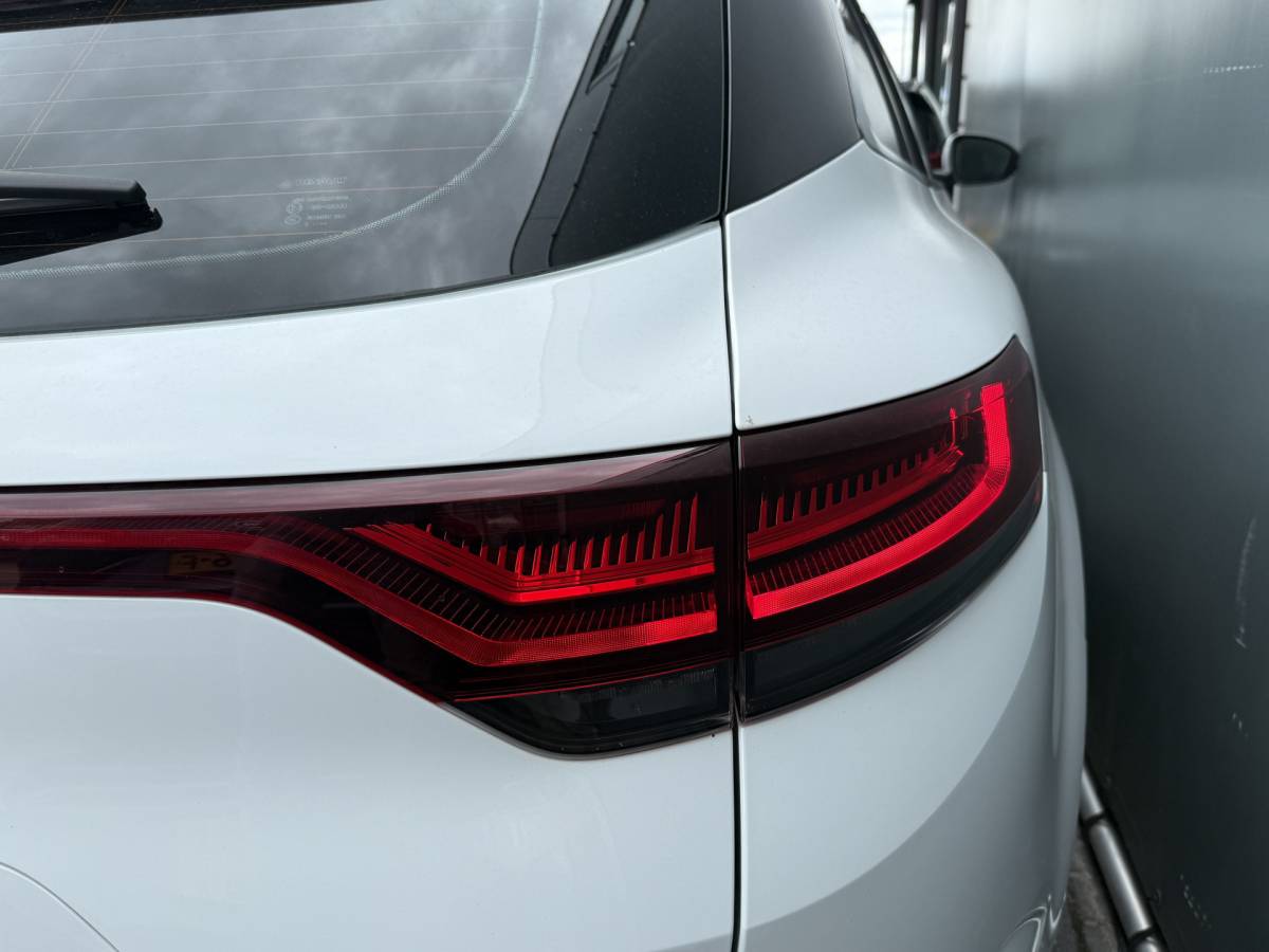 Renault Megane E-Tech Renault Mégane Estate BWJ 2022 1.6 E-Tech 124 PK  Plug-In Hybrid 160 Zen TREKHAAK | FULL LED | STOELVERW. | CAMERA | CARPLAY + ANDROID | NAVI | CLIMA | CRUISE | LMV | PDC