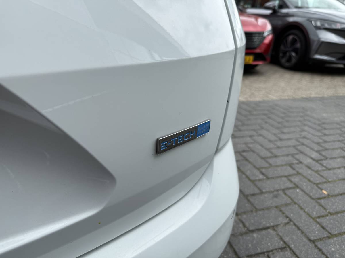 Renault Megane E-Tech Renault Mégane Estate BWJ 2022 1.6 E-Tech 124 PK  Plug-In Hybrid 160 Zen TREKHAAK | FULL LED | STOELVERW. | CAMERA | CARPLAY + ANDROID | NAVI | CLIMA | CRUISE | LMV | PDC