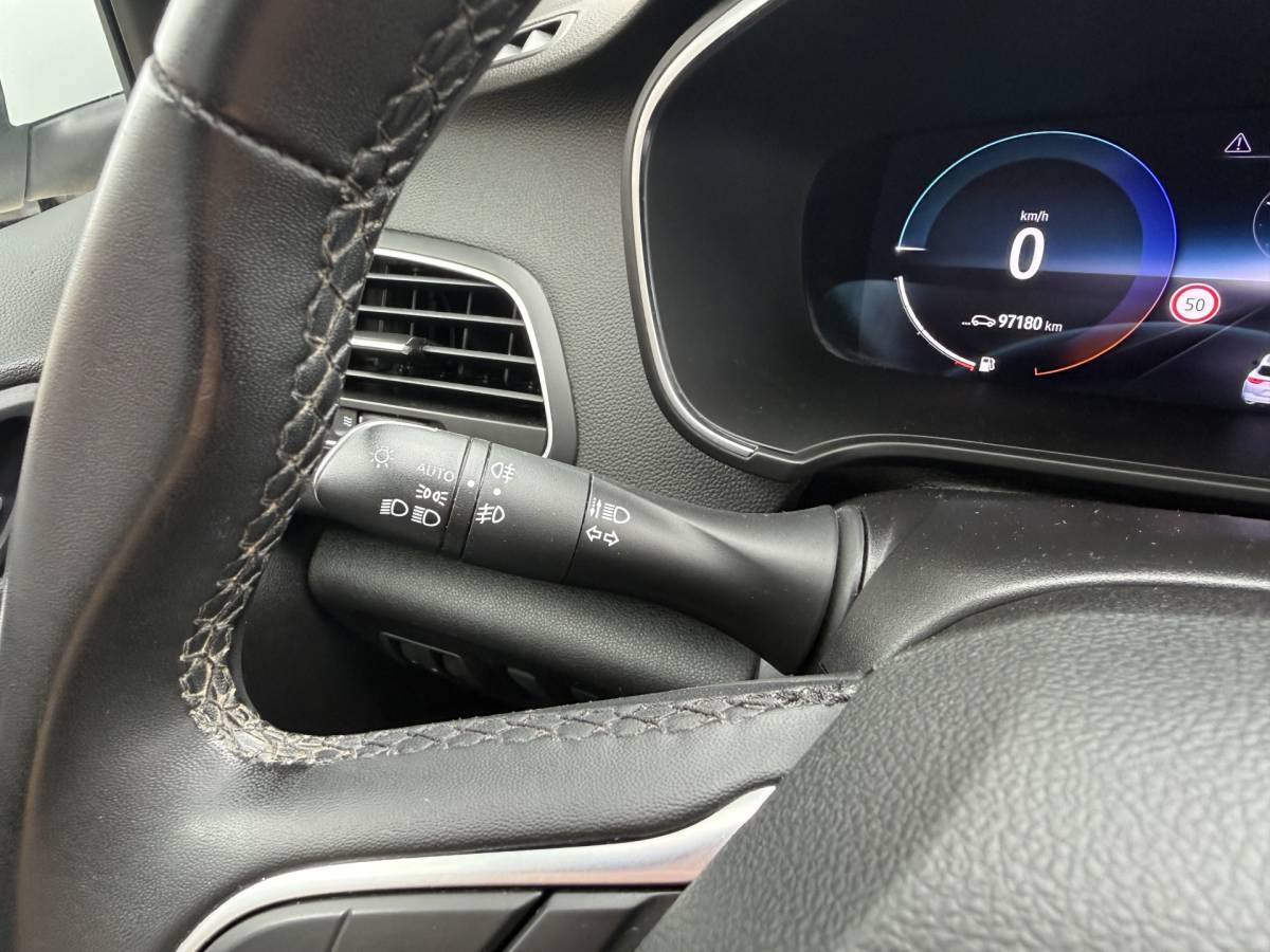 Renault Megane E-Tech Renault Mégane Estate BWJ 2022 1.6 E-Tech 124 PK  Plug-In Hybrid 160 Zen TREKHAAK | FULL LED | STOELVERW. | CAMERA | CARPLAY + ANDROID | NAVI | CLIMA | CRUISE | LMV | PDC