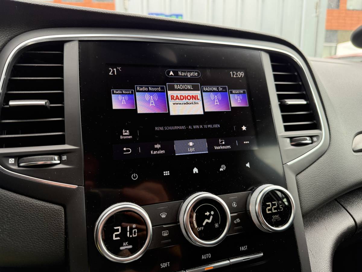 Renault Megane E-Tech Renault Mégane Estate BWJ 2022 1.6 E-Tech 124 PK  Plug-In Hybrid 160 Zen TREKHAAK | FULL LED | STOELVERW. | CAMERA | CARPLAY + ANDROID | NAVI | CLIMA | CRUISE | LMV | PDC