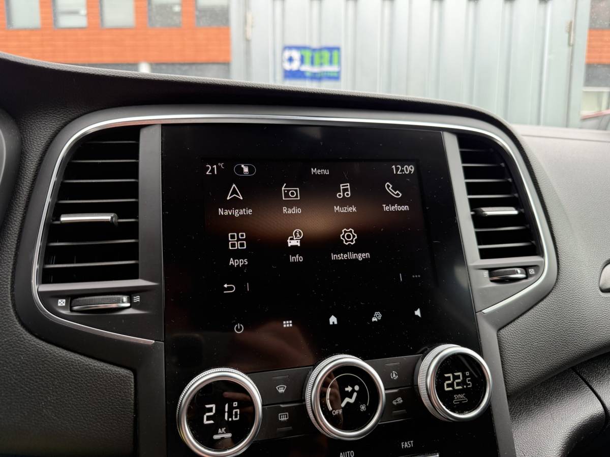 Renault Megane E-Tech Renault Mégane Estate BWJ 2022 1.6 E-Tech 124 PK  Plug-In Hybrid 160 Zen TREKHAAK | FULL LED | STOELVERW. | CAMERA | CARPLAY + ANDROID | NAVI | CLIMA | CRUISE | LMV | PDC