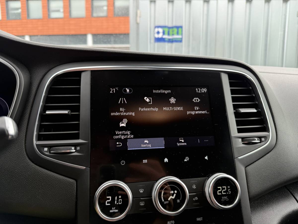 Renault Megane E-Tech Renault Mégane Estate BWJ 2022 1.6 E-Tech 124 PK  Plug-In Hybrid 160 Zen TREKHAAK | FULL LED | STOELVERW. | CAMERA | CARPLAY + ANDROID | NAVI | CLIMA | CRUISE | LMV | PDC