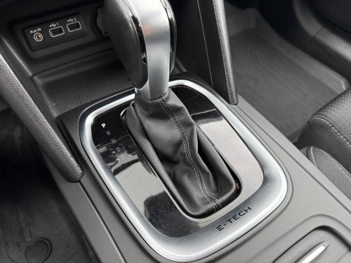 Renault Megane E-Tech Renault Mégane Estate BWJ 2022 1.6 E-Tech 124 PK  Plug-In Hybrid 160 Zen TREKHAAK | FULL LED | STOELVERW. | CAMERA | CARPLAY + ANDROID | NAVI | CLIMA | CRUISE | LMV | PDC