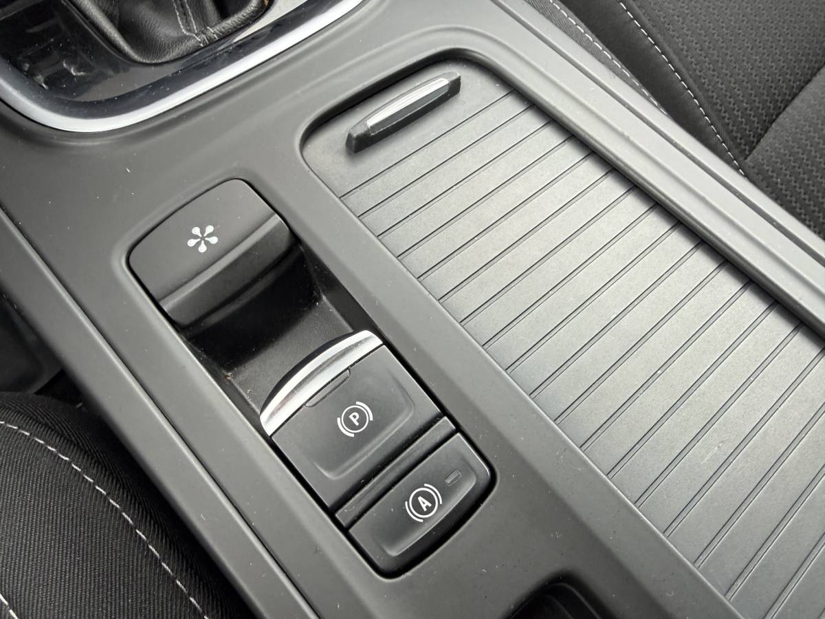 Renault Megane E-Tech Renault Mégane Estate BWJ 2022 1.6 E-Tech 124 PK  Plug-In Hybrid 160 Zen TREKHAAK | FULL LED | STOELVERW. | CAMERA | CARPLAY + ANDROID | NAVI | CLIMA | CRUISE | LMV | PDC
