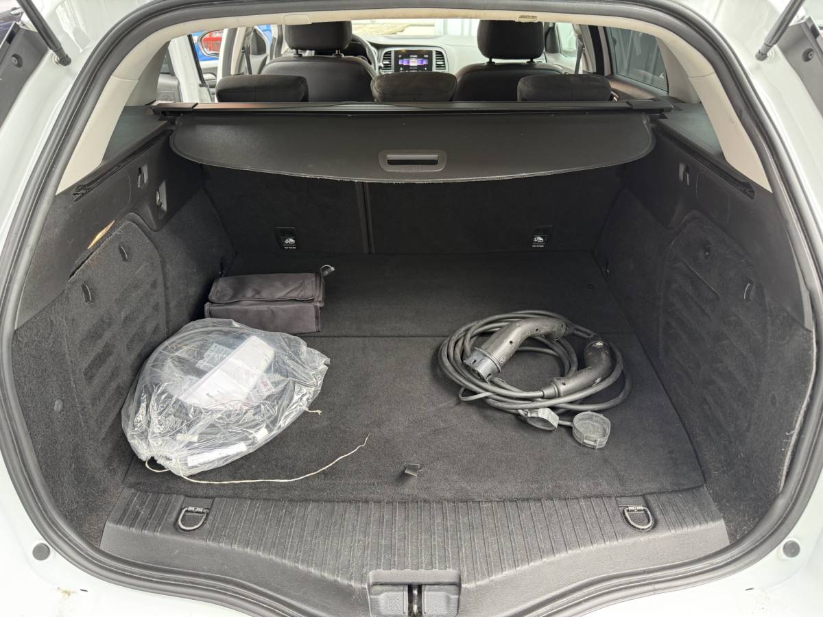 Renault Megane E-Tech Renault Mégane Estate BWJ 2022 1.6 E-Tech 124 PK  Plug-In Hybrid 160 Zen TREKHAAK | FULL LED | STOELVERW. | CAMERA | CARPLAY + ANDROID | NAVI | CLIMA | CRUISE | LMV | PDC