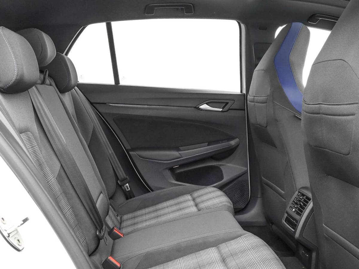 Volkswagen Golf Volkswagen Golf 1.5 eHybrid 272pk DSG GTE · Panoramadak · 360 Camera · Head-Up Display · Matrix LED · Optiekpakket Zwart · Dodehoeksensor · Garantie t/m 10-11-2030 of 100.000km