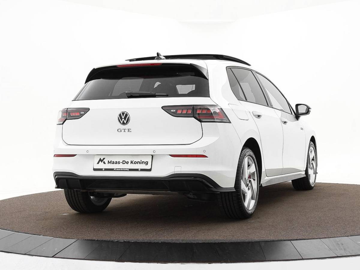 Volkswagen Golf Volkswagen Golf 1.5 eHybrid 272pk DSG GTE · Panoramadak · 360 Camera · Head-Up Display · Matrix LED · Optiekpakket Zwart · Dodehoeksensor · Garantie t/m 10-11-2030 of 100.000km