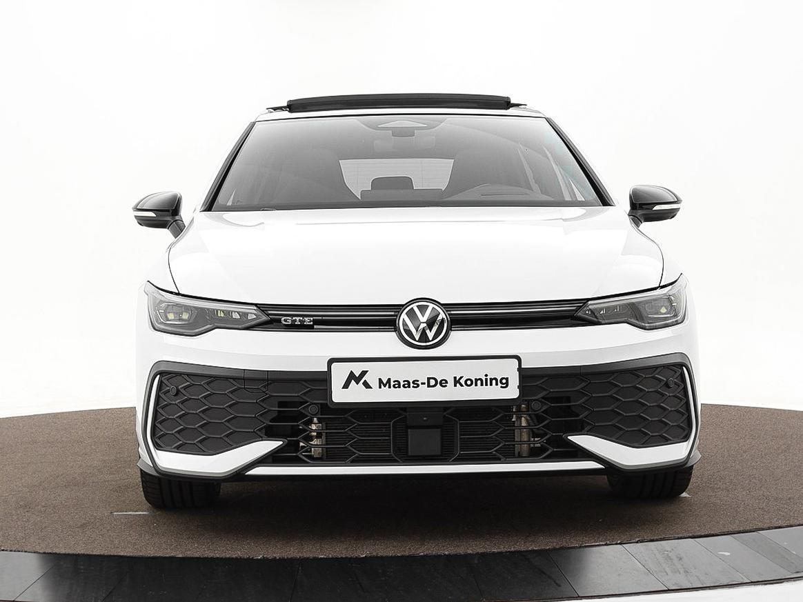 Volkswagen Golf Volkswagen Golf 1.5 eHybrid 272pk DSG GTE · Panoramadak · 360 Camera · Head-Up Display · Matrix LED · Optiekpakket Zwart · Dodehoeksensor · Garantie t/m 10-11-2030 of 100.000km