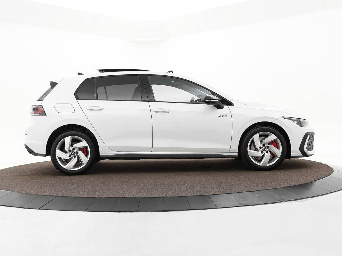 Volkswagen Golf Volkswagen Golf 1.5 eHybrid 272pk DSG GTE · Panoramadak · 360 Camera · Head-Up Display · Matrix LED · Optiekpakket Zwart · Dodehoeksensor · Garantie t/m 10-11-2030 of 100.000km