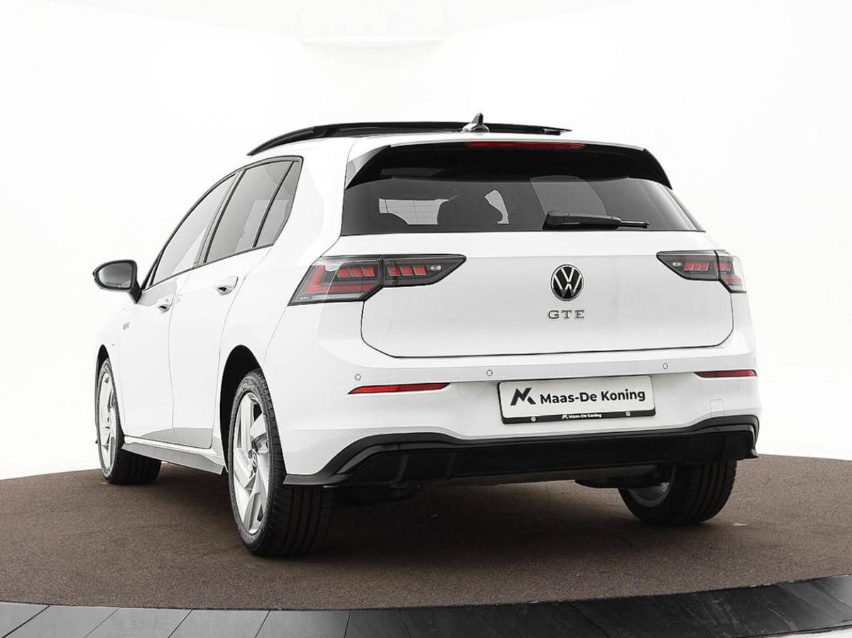 Volkswagen Golf Volkswagen Golf 1.5 eHybrid 272pk DSG GTE · Panoramadak · 360 Camera · Head-Up Display · Matrix LED · Optiekpakket Zwart · Dodehoeksensor · Garantie t/m 10-11-2030 of 100.000km