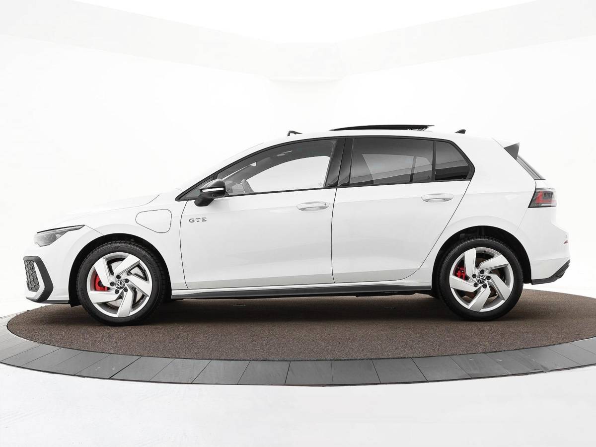 Volkswagen Golf Volkswagen Golf 1.5 eHybrid 272pk DSG GTE · Panoramadak · 360 Camera · Head-Up Display · Matrix LED · Optiekpakket Zwart · Dodehoeksensor · Garantie t/m 10-11-2030 of 100.000km