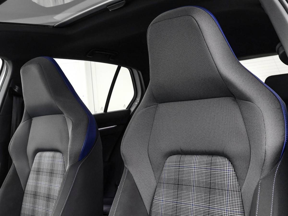 Volkswagen Golf Volkswagen Golf 1.5 eHybrid 272pk DSG GTE · Panoramadak · 360 Camera · Head-Up Display · Matrix LED · Optiekpakket Zwart · Dodehoeksensor · Garantie t/m 10-11-2030 of 100.000km