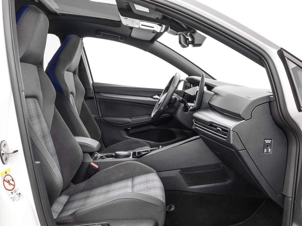 Volkswagen Golf Volkswagen Golf 1.5 eHybrid 272pk DSG GTE · Panoramadak · 360 Camera · Head-Up Display · Matrix LED · Optiekpakket Zwart · Dodehoeksensor · Garantie t/m 10-11-2030 of 100.000km