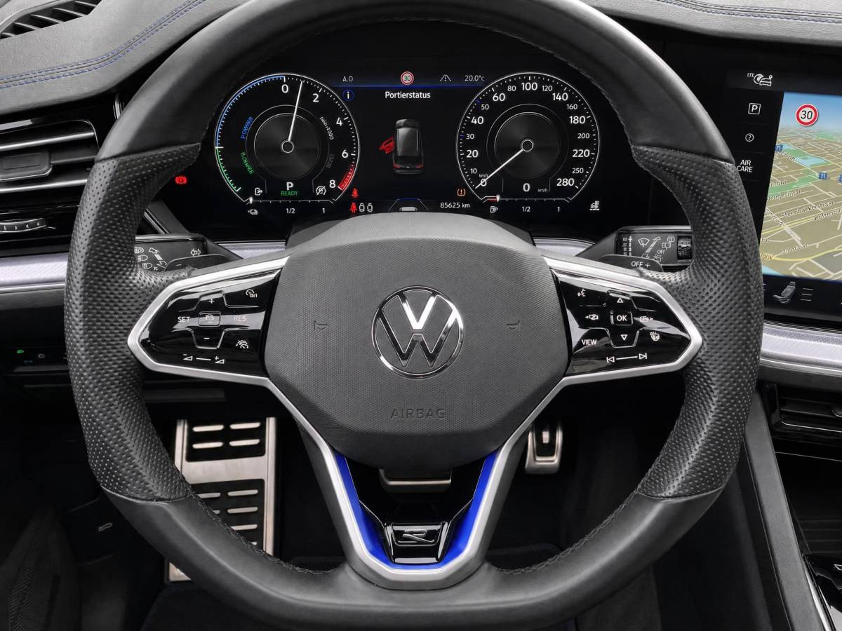 Volkswagen Touareg Volkswagen Touareg 3.0TSI 340kW/462PK R-line · Panoramadak · Trekhaak · Leder · Luchtvering