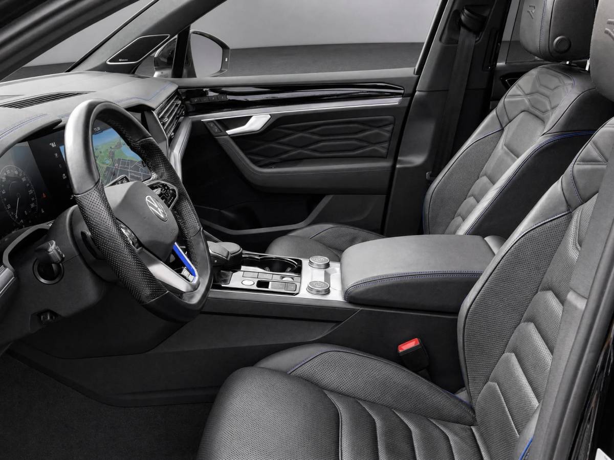 Volkswagen Touareg Volkswagen Touareg 3.0TSI 340kW/462PK R-line · Panoramadak · Trekhaak · Leder · Luchtvering