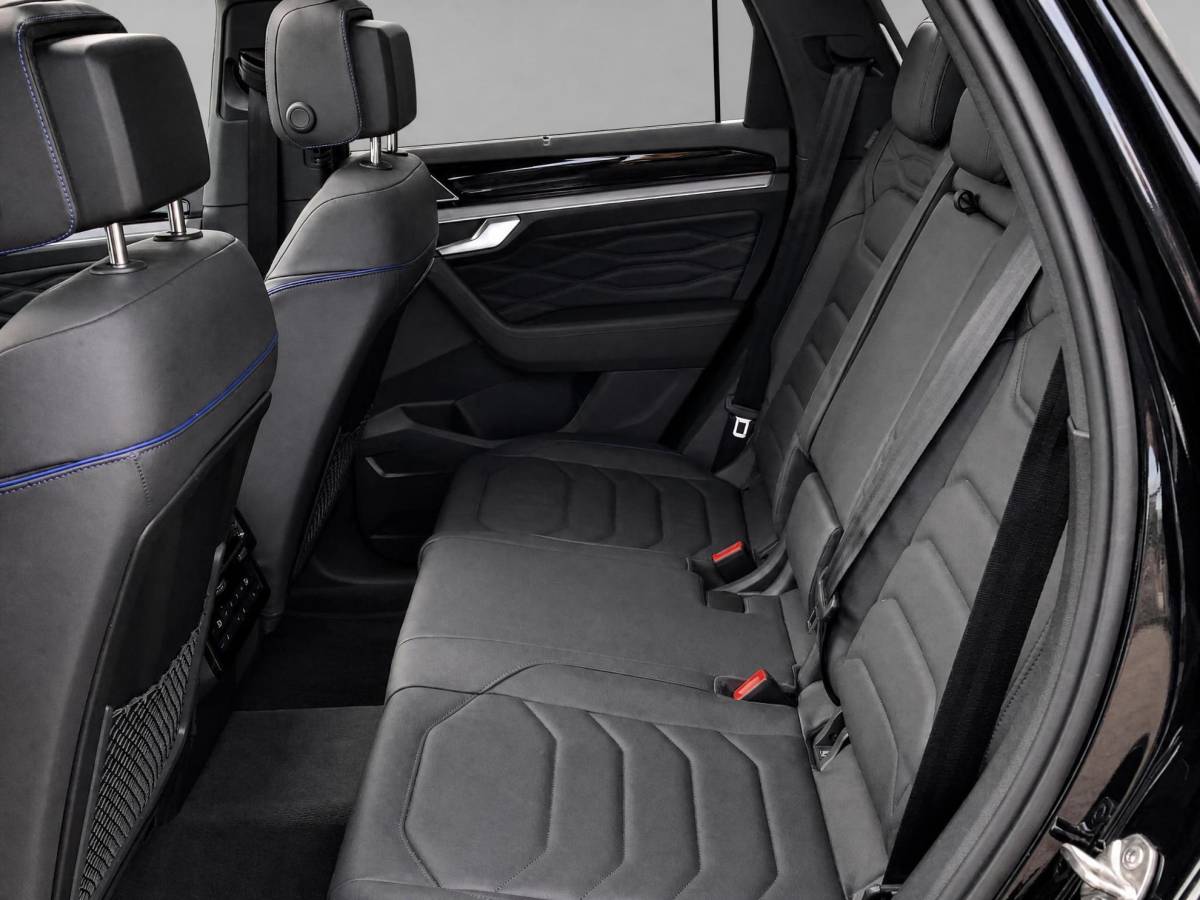 Volkswagen Touareg Volkswagen Touareg 3.0TSI 340kW/462PK R-line · Panoramadak · Trekhaak · Leder · Luchtvering