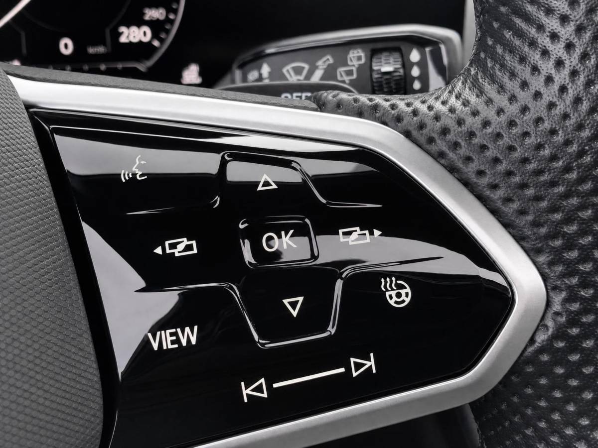 Volkswagen Touareg Volkswagen Touareg 3.0TSI 340kW/462PK R-line · Panoramadak · Trekhaak · Leder · Luchtvering