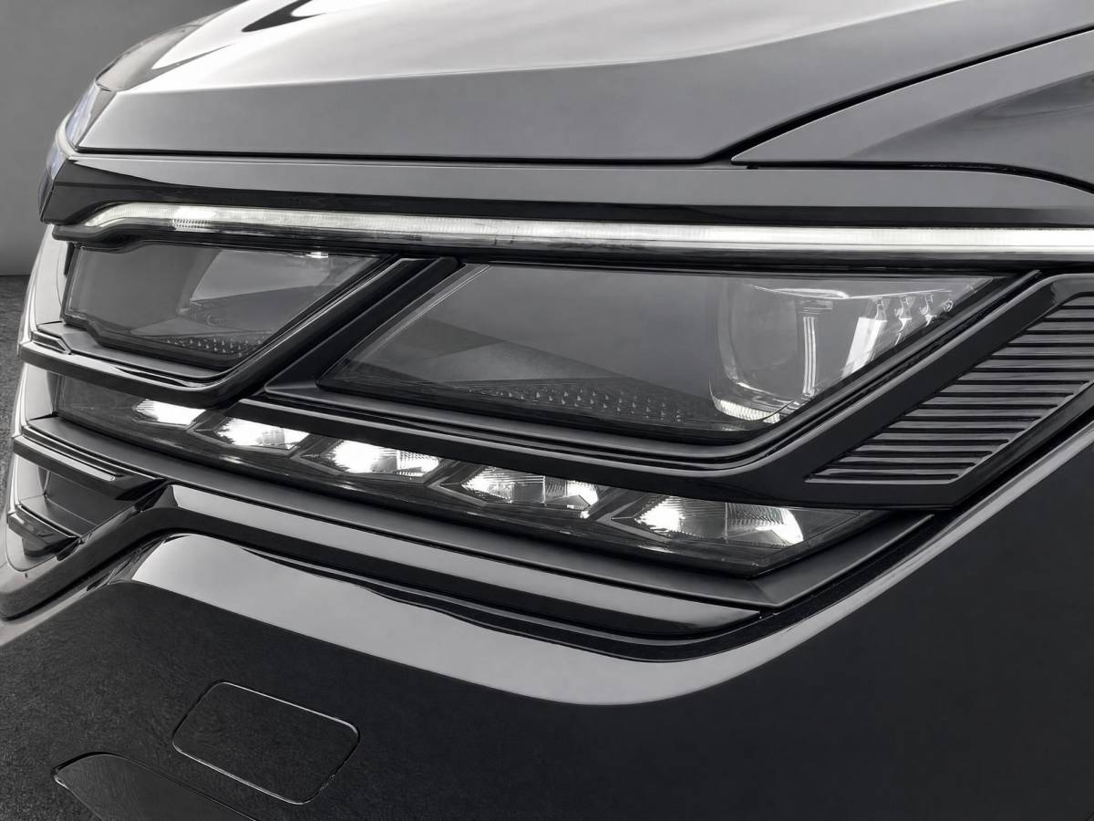 Volkswagen Touareg Volkswagen Touareg 3.0TSI 340kW/462PK R-line · Panoramadak · Trekhaak · Leder · Luchtvering