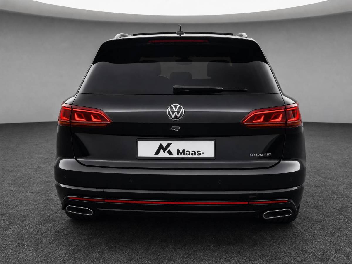 Volkswagen Touareg Volkswagen Touareg 3.0TSI 340kW/462PK R-line · Panoramadak · Trekhaak · Leder · Luchtvering