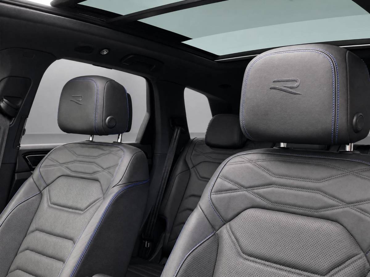 Volkswagen Touareg Volkswagen Touareg 3.0TSI 340kW/462PK R-line · Panoramadak · Trekhaak · Leder · Luchtvering