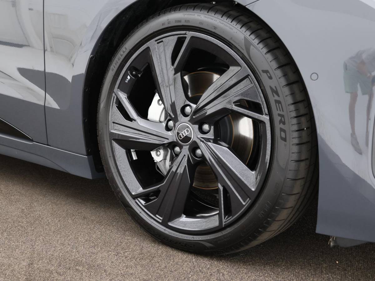 Audi A6 Avant e-tron Audi A6 Avant e-tron 367pk edition performance 100 kWh · SOH 97,8% · Warmtepomp · 360 Camera · Luchtvering · Wegklapbare Trekhaak · Stoel-& Stuurverwarming · 21” Inch · Garantie t/m 10-12-2030 of 100.000km