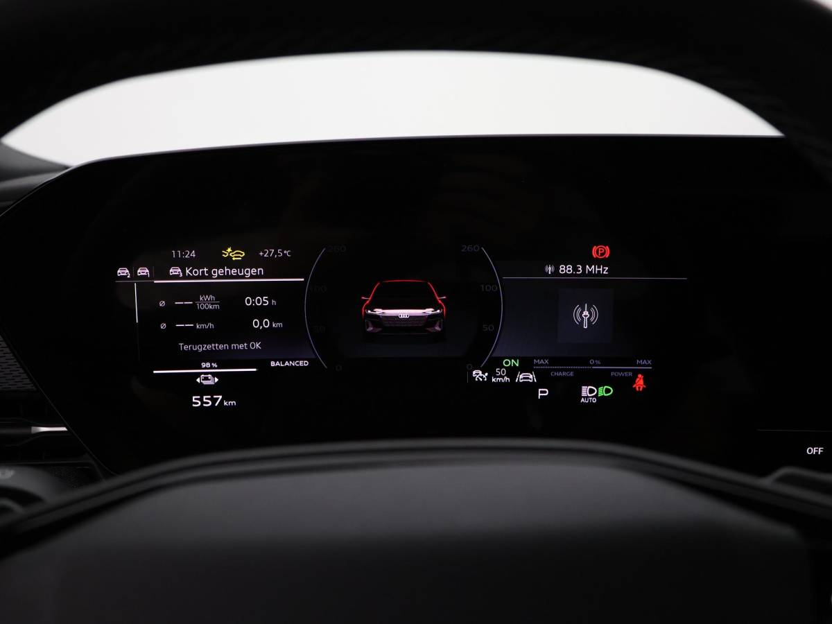 Audi A6 Avant e-tron Audi A6 Avant e-tron 367pk edition performance 100 kWh · SOH 97,8% · Warmtepomp · 360 Camera · Luchtvering · Wegklapbare Trekhaak · Stoel-& Stuurverwarming · 21” Inch · Garantie t/m 10-12-2030 of 100.000km