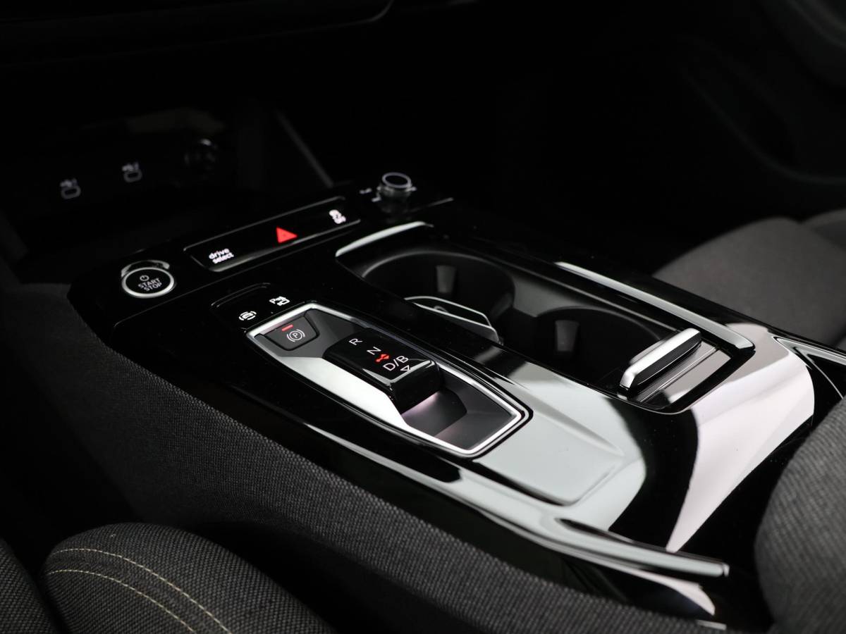 Audi A6 Avant e-tron Audi A6 Avant e-tron 367pk edition performance 100 kWh · SOH 97,8% · Warmtepomp · 360 Camera · Luchtvering · Wegklapbare Trekhaak · Stoel-& Stuurverwarming · 21” Inch · Garantie t/m 10-12-2030 of 100.000km