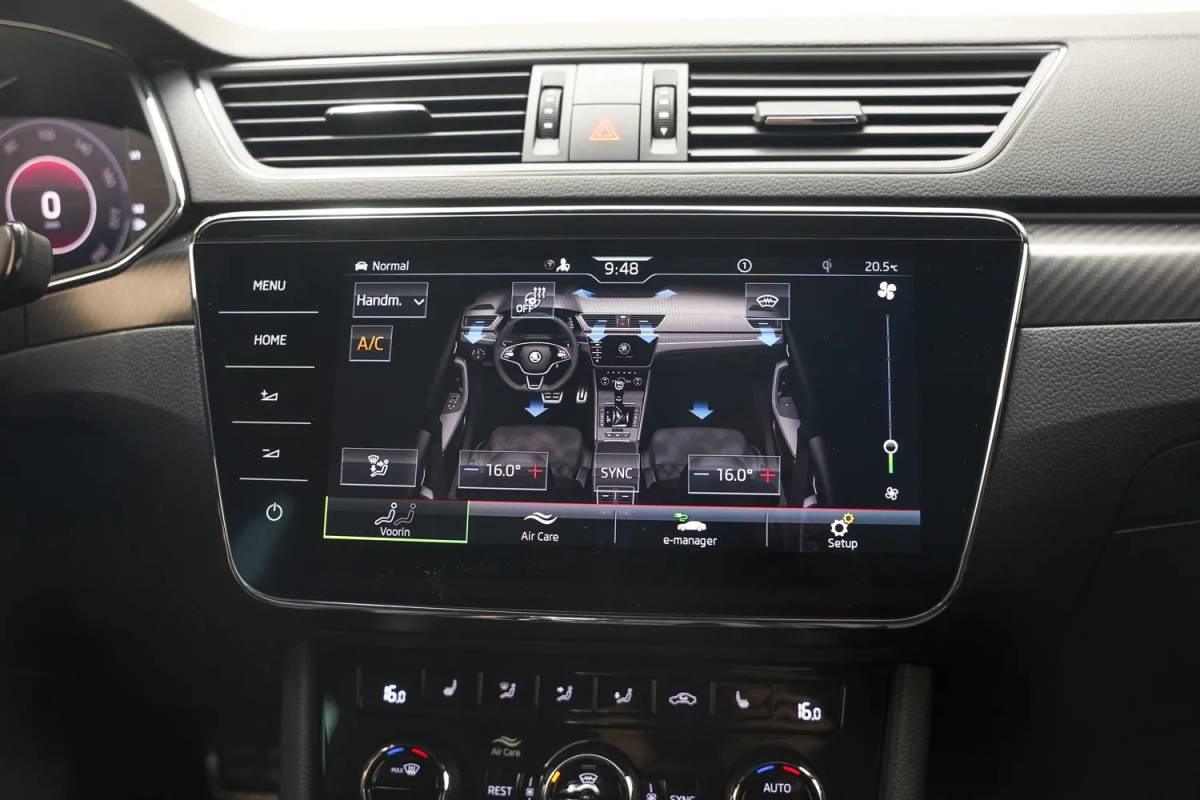 Škoda Superb Skoda Superb COMBI 1.4 TSI iV PHEV Sportline Aut.[ Panorama Virtual Trekhaak ]