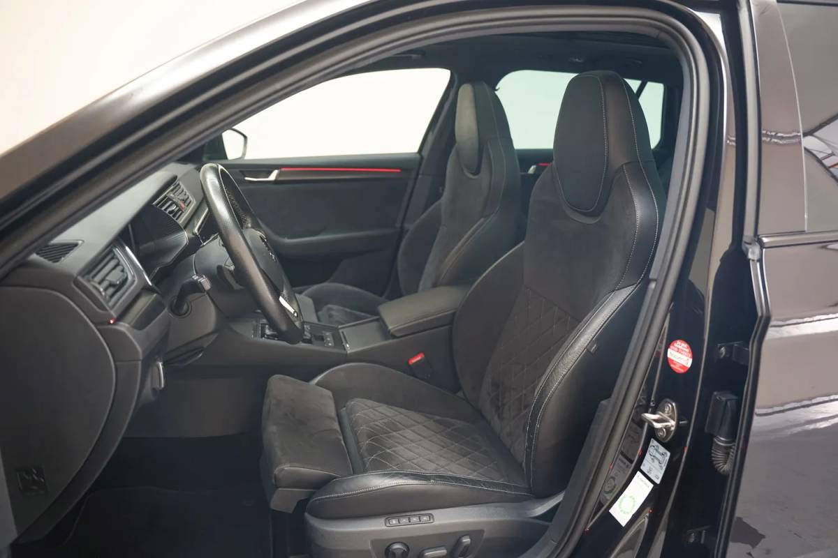 Škoda Superb Skoda Superb COMBI 1.4 TSI iV PHEV Sportline Aut.[ Panorama Virtual Trekhaak ]