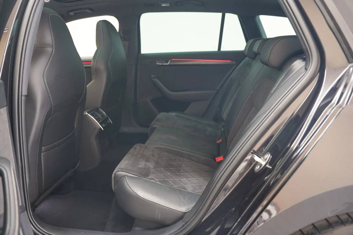 Škoda Superb Skoda Superb COMBI 1.4 TSI iV PHEV Sportline Aut.[ Panorama Virtual Trekhaak ]