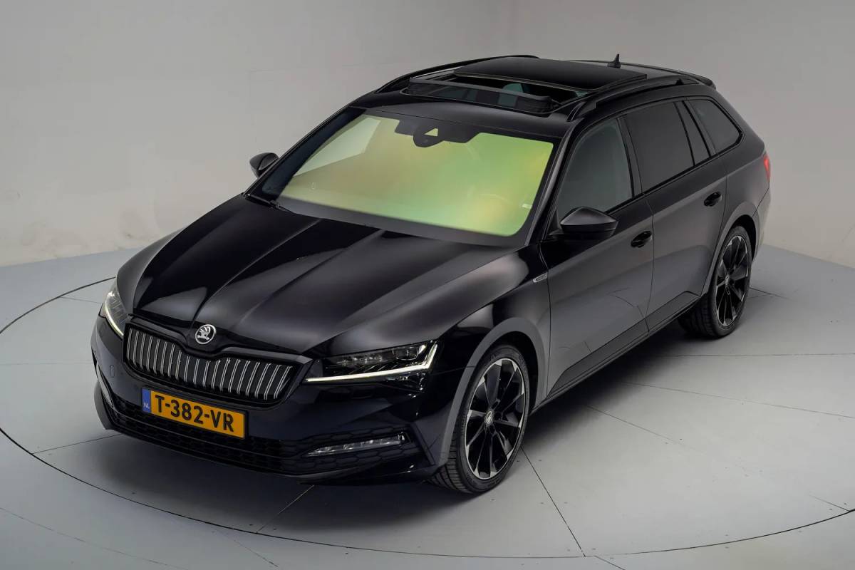 Škoda Superb Skoda Superb COMBI 1.4 TSI iV PHEV Sportline Aut.[ Panorama Virtual Trekhaak ]