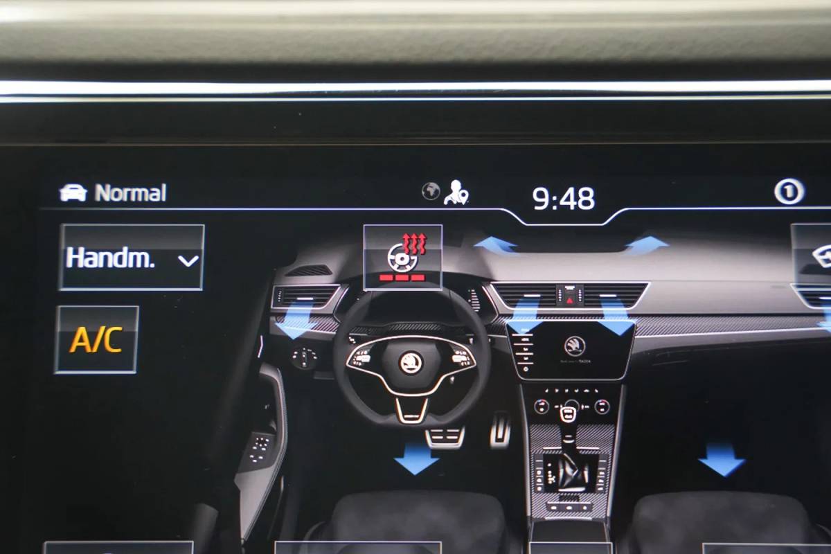 Škoda Superb Skoda Superb COMBI 1.4 TSI iV PHEV Sportline Aut.[ Panorama Virtual Trekhaak ]