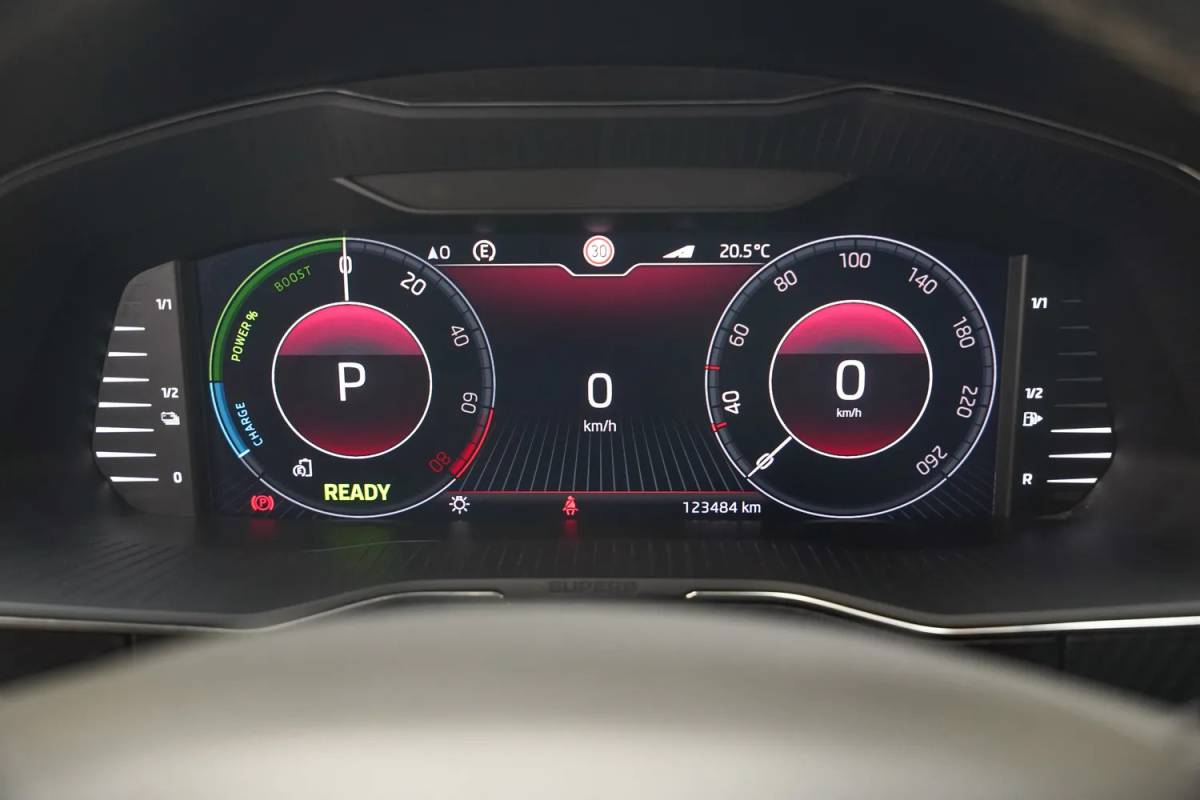 Škoda Superb Skoda Superb COMBI 1.4 TSI iV PHEV Sportline Aut.[ Panorama Virtual Trekhaak ]