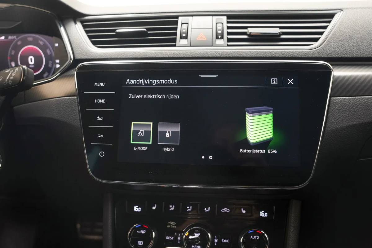 Škoda Superb Skoda Superb COMBI 1.4 TSI iV PHEV Sportline Aut.[ Panorama Virtual Trekhaak ]