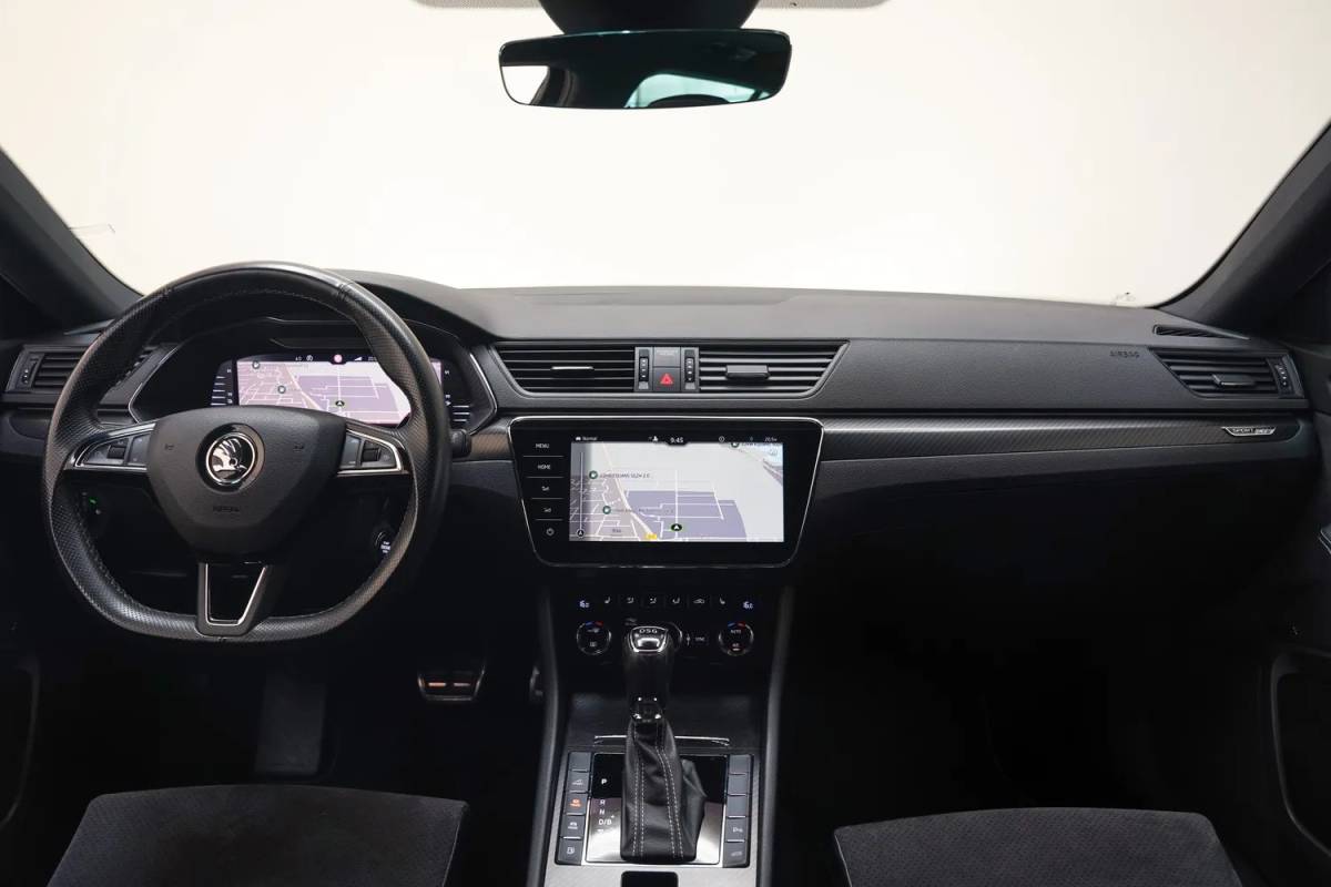 Škoda Superb Skoda Superb COMBI 1.4 TSI iV PHEV Sportline Aut.[ Panorama Virtual Trekhaak ]
