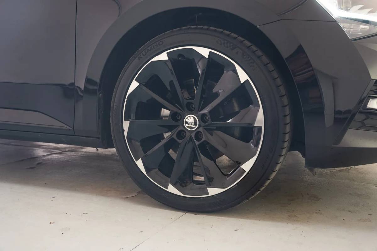 Škoda Superb Skoda Superb COMBI 1.4 TSI iV PHEV Sportline Aut.[ Panorama Virtual Trekhaak ]