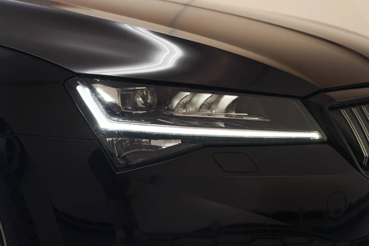 Škoda Superb Skoda Superb COMBI 1.4 TSI iV PHEV Sportline Aut.[ Panorama Virtual Trekhaak ]