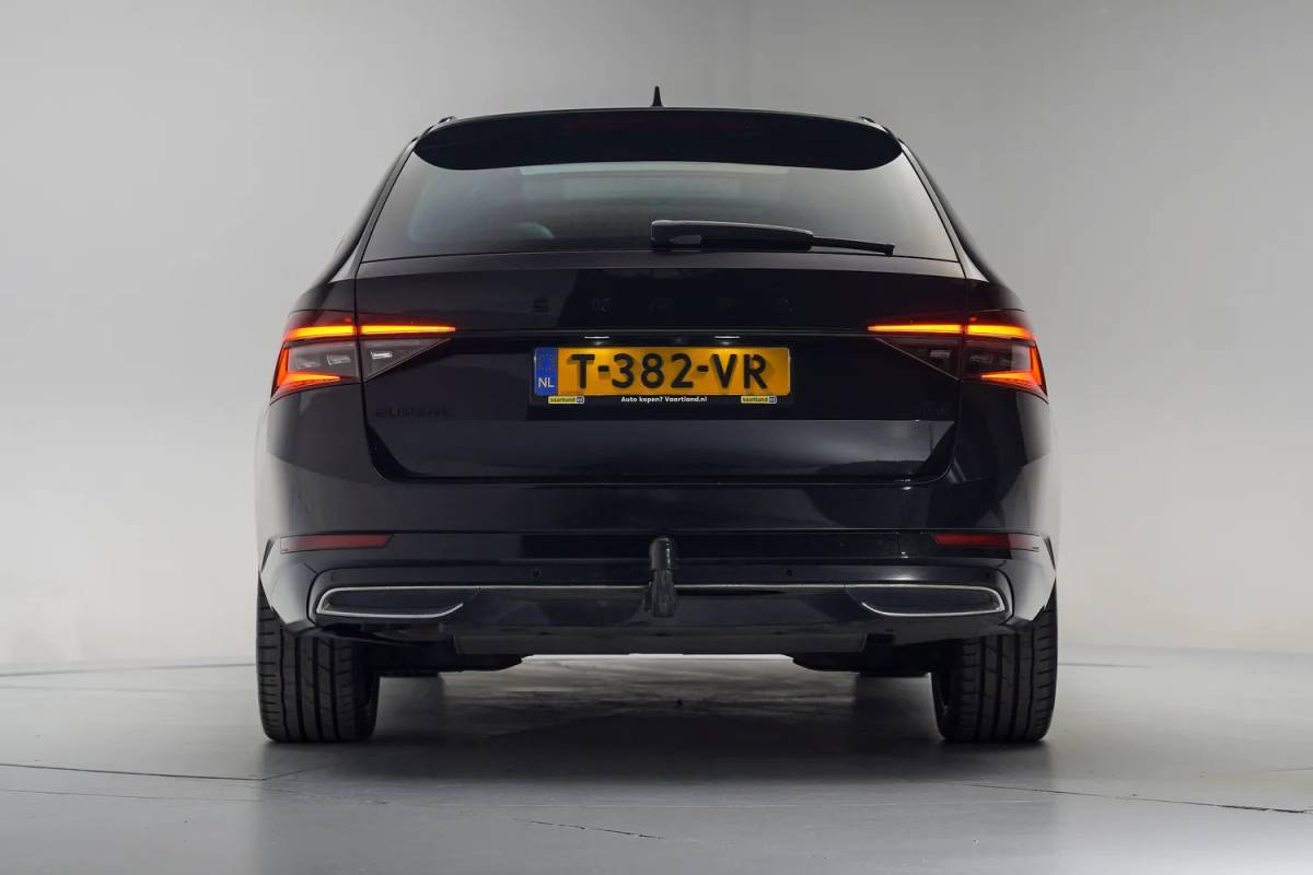 Škoda Superb Skoda Superb COMBI 1.4 TSI iV PHEV Sportline Aut.[ Panorama Virtual Trekhaak ]